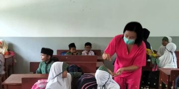 Pelaksanaan Bulan Imunisasi Nasional (Pin Polio) Dalam Rangka Penanggulangan Klb Polio