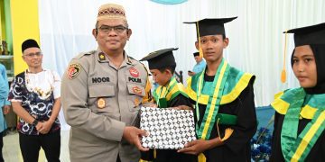 Wisudawan Angkatan Pertama Dari TPADarul Ulum Raih Salah Satu Wisudawan Terbaik