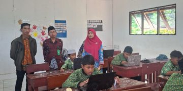 Kasi Pendidikan Dan Pengawas Madrasah Pantau Pelaksanaan ANBK Hari Ke- 2 MI Izhar Ulum